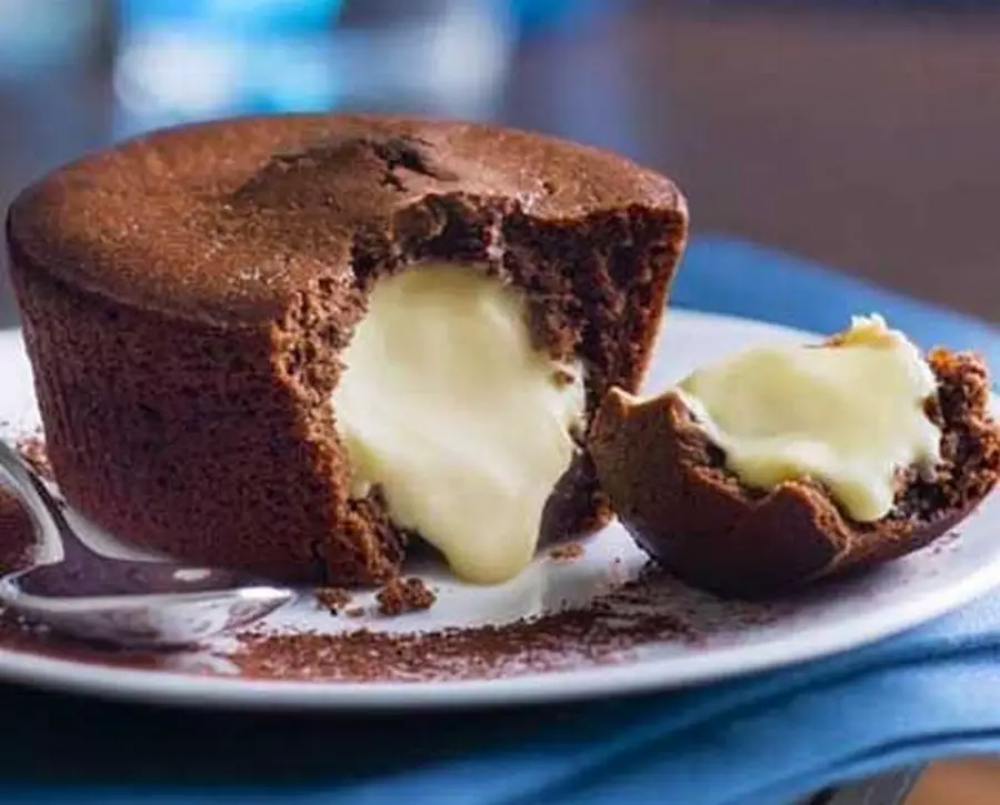 Recette Irrésistible de Fondants au Chocolat au Lait et Coeur au Chocolat Blanc