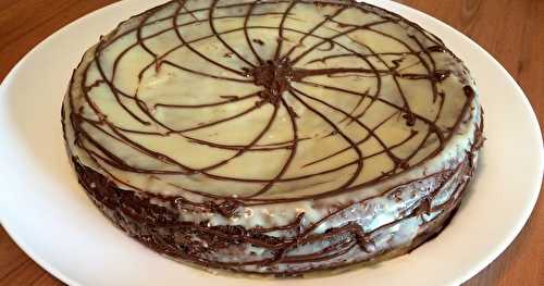 Gâteau au Chocolat Nappé au Chocolat Blanc