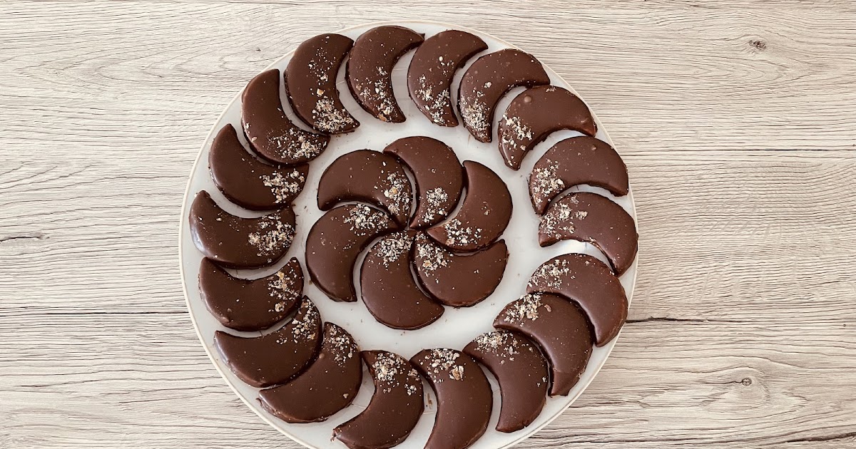 Biscuits en forme lune aux cacahuètes 