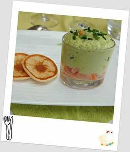 Espuma d'avocat sur tartare de saumon