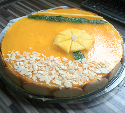 BAVAROIS MANGUE SUR DACQUOISE AUX AMANDES