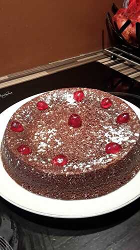 GATEAU COULANT AU CHOCOLAT ET SES CERISES CONFITES