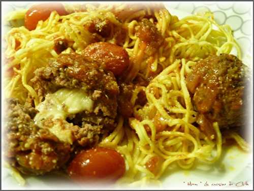 Boulettes de bœuf farcies à la mozzarella et au parmesan