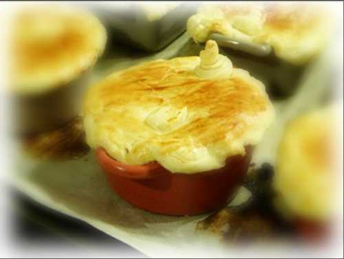 Cocottes feuilletées de St Jacques sur fondue de poireaux et Crevettes