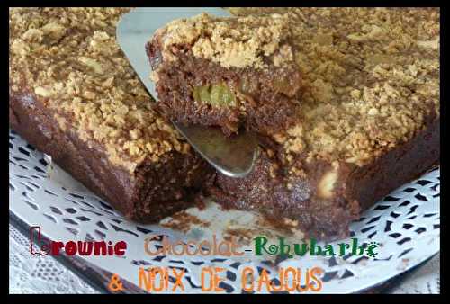 Brownie à la compote de Rhubarbe et aux Noix de Cajoux