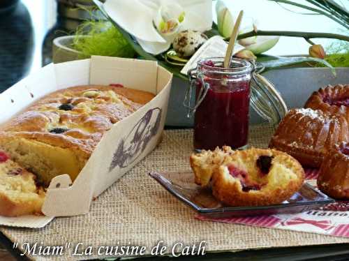 Cake aux pommes et fruits rouges