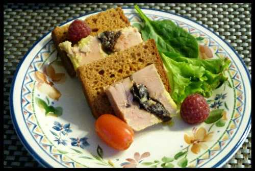  " Miam "  Foie gras aux pruneaux et eau de vie de Noix  -  "MIAM" La cuisine de Cath 