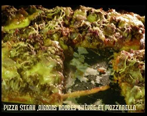 Pizza Steak ,oignons rouges chèvre et Mozzarella