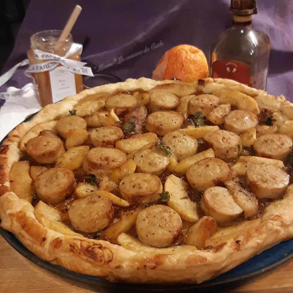 ღ " MIAM " Tarte fine aux boudin blanc au foie gras, pommes et compotée d'oignons 