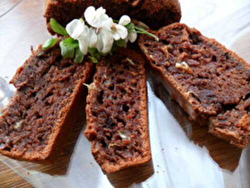 Gâteau au chocolat et fleurs d’acacia