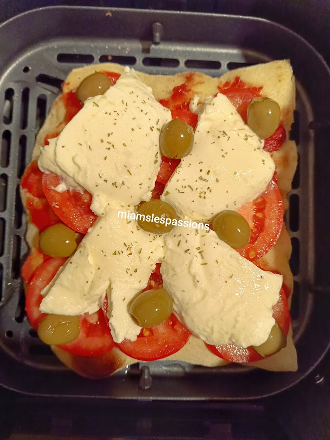 Pinsa à la tomate mozza