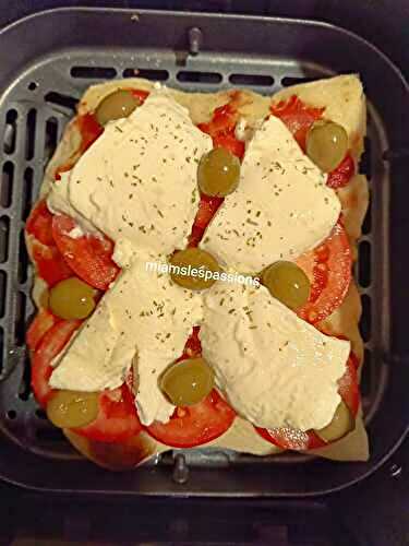 Pinsa à la tomate mozza