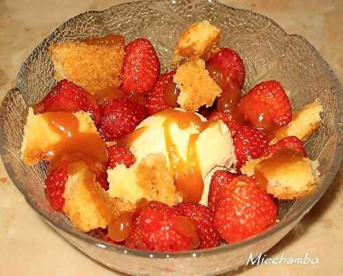 COUPE DE FRAISES, SABLE ET CARAMEL AU BEURRE SALE et "TAGUAGE"