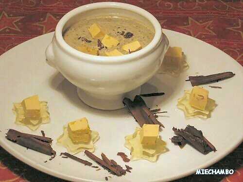 Dés de foie gras aux éclats de chocolat noir, velouté de lentilles avec ses cubes de Sauternes gélifiés -