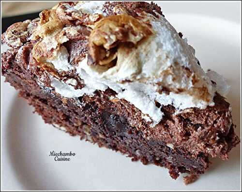 Gâteau chocolat-noisettes meringué