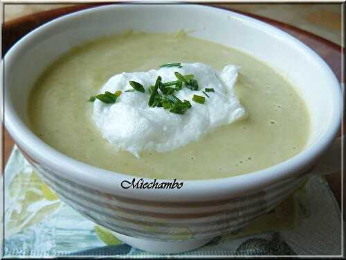 Ile Fottante Sur Velouté de Courgettes à la Crème de Coco