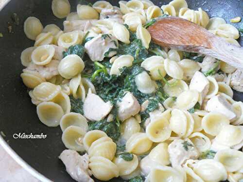 Orecchiette au Poulet, Fromage de chèvre et Roquette; Le Vieux Cannet des Maures