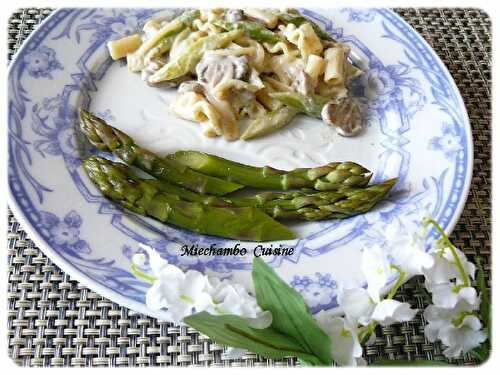 Pâtes Aux Asperges, Champignons Et Poulet