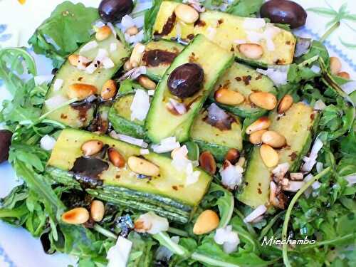 SALADE DE COURGETTES ET ROQUETTE , VINAIGRETTE BALSAMIQUE