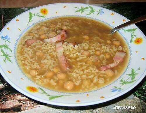 SOUPE DE POIS CHICHES AU LARD