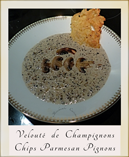 Velouté de champignons, chips de parmesan et pignons