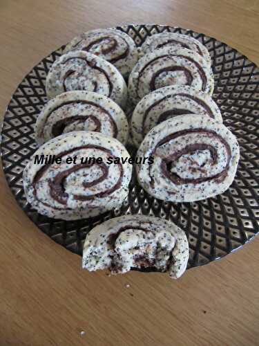 Biscuit spirale aux graines de pavot et chocolat noir