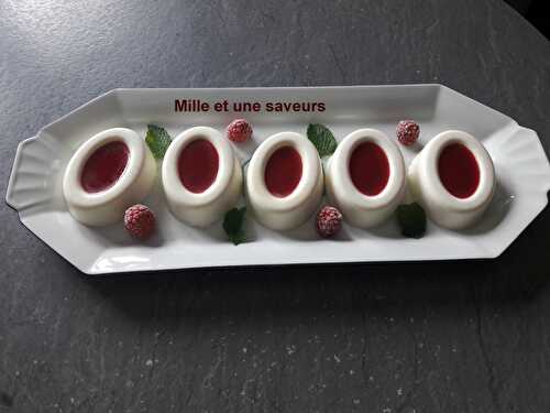 Blanc manger amande et coulis de framboises