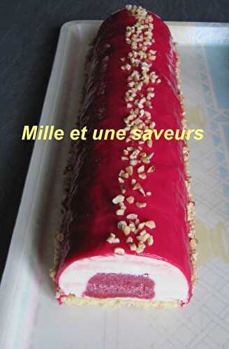 Bûche au lait d'amandes et insert à la framboise