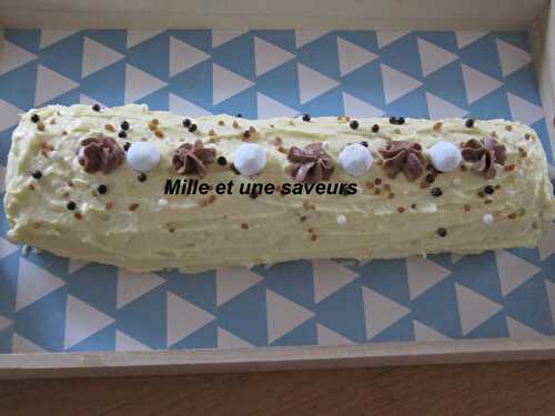 Bûche chocolat blanc et pâte de gavotte chocolat noir