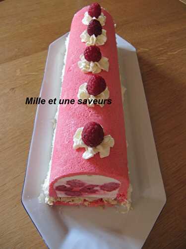 Bûche pâte à choux, noix de coco et framboises