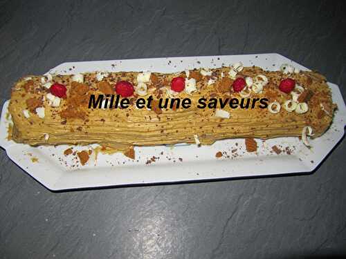 Bûche spéculoos et framboise