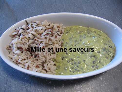 Dhal de lentilles, pâte de curry vert et lait de coco