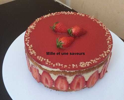 Fraisier avec de la crème diplomate