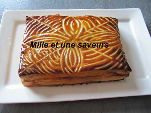 Galette rectangulaire aux pommes avec pâte feuilletée inversée