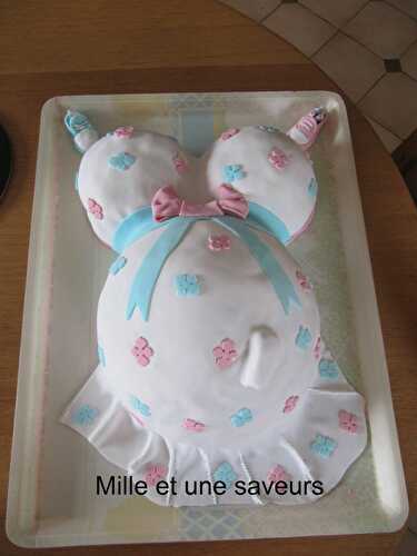 Gâteau femme enceinte pour un baby shower