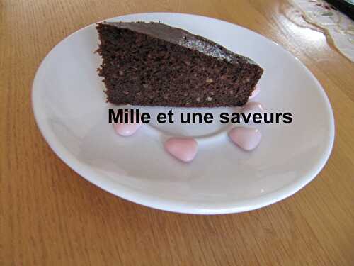 Gâteau moelleux au soja, chocolat et noisettes