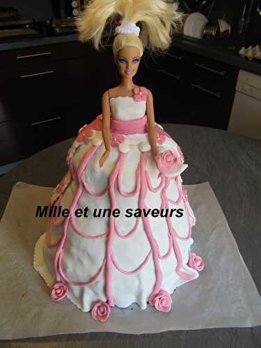 Gâteau poupée Barbie en pâte à sucre