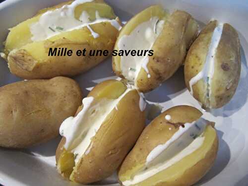 Pomme de terre vapeur et sa sauce crème fraiche