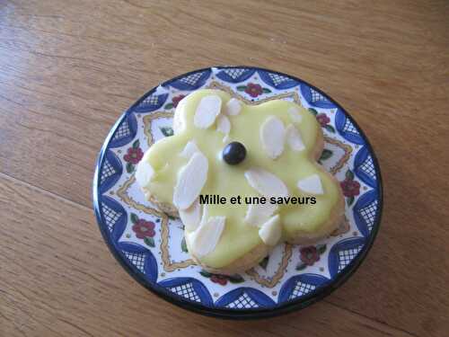 Sablé fleur citronné aux amandes effilées