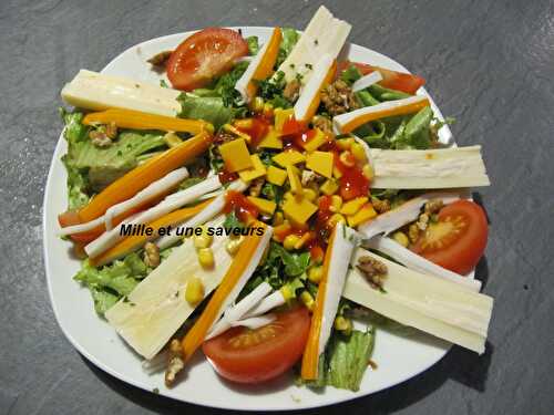 Salade avec surimi, tomate, coeur de palmier, maïs
