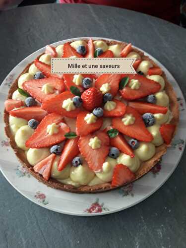 Tarte aux fraises avec sa crème pâtissière parfumée à la fève de tonka et citron