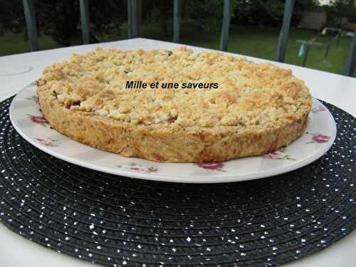 Tarte crumble à la rhubarbe et cassis