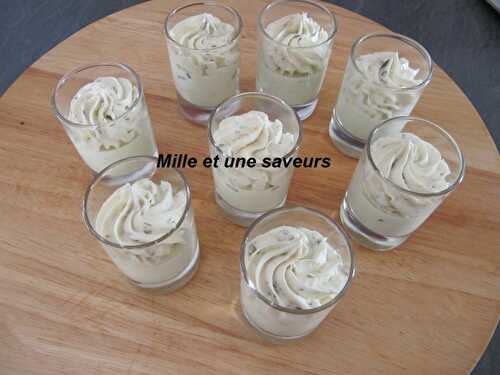 Verrine à la mousse de concombre et sa chantilly tartare