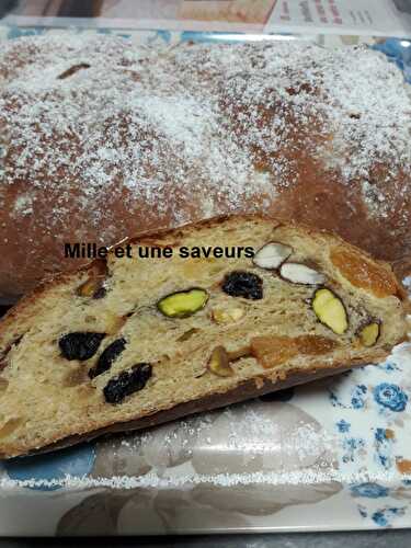 Stollen aux fruits secs et pâte d'amande