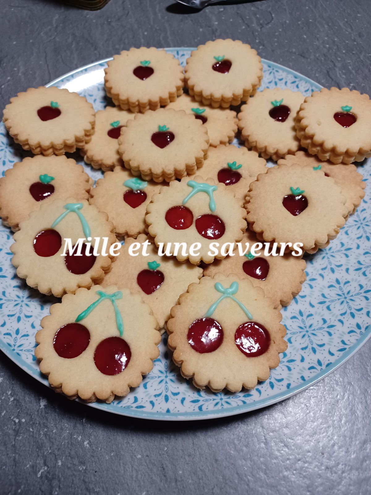 Biscuit petit coeur deviendra fraise