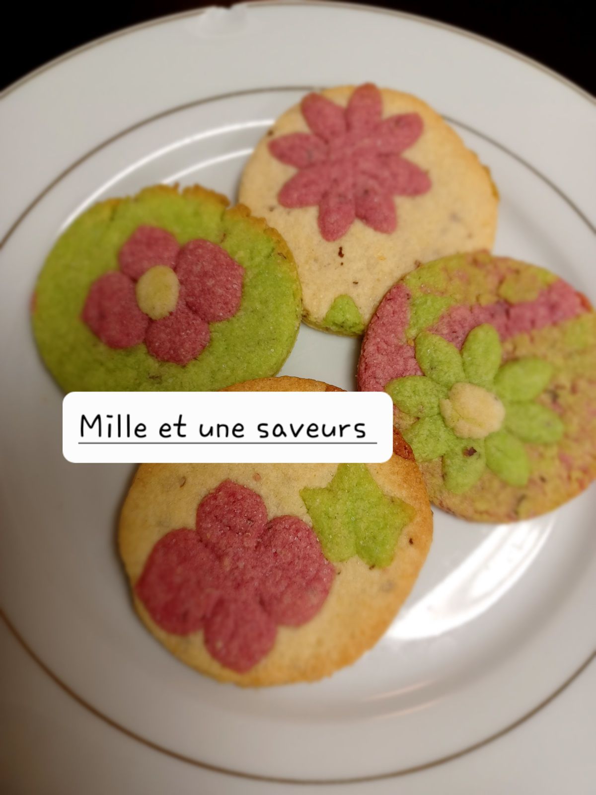 Fleur incrusté sur biscuit