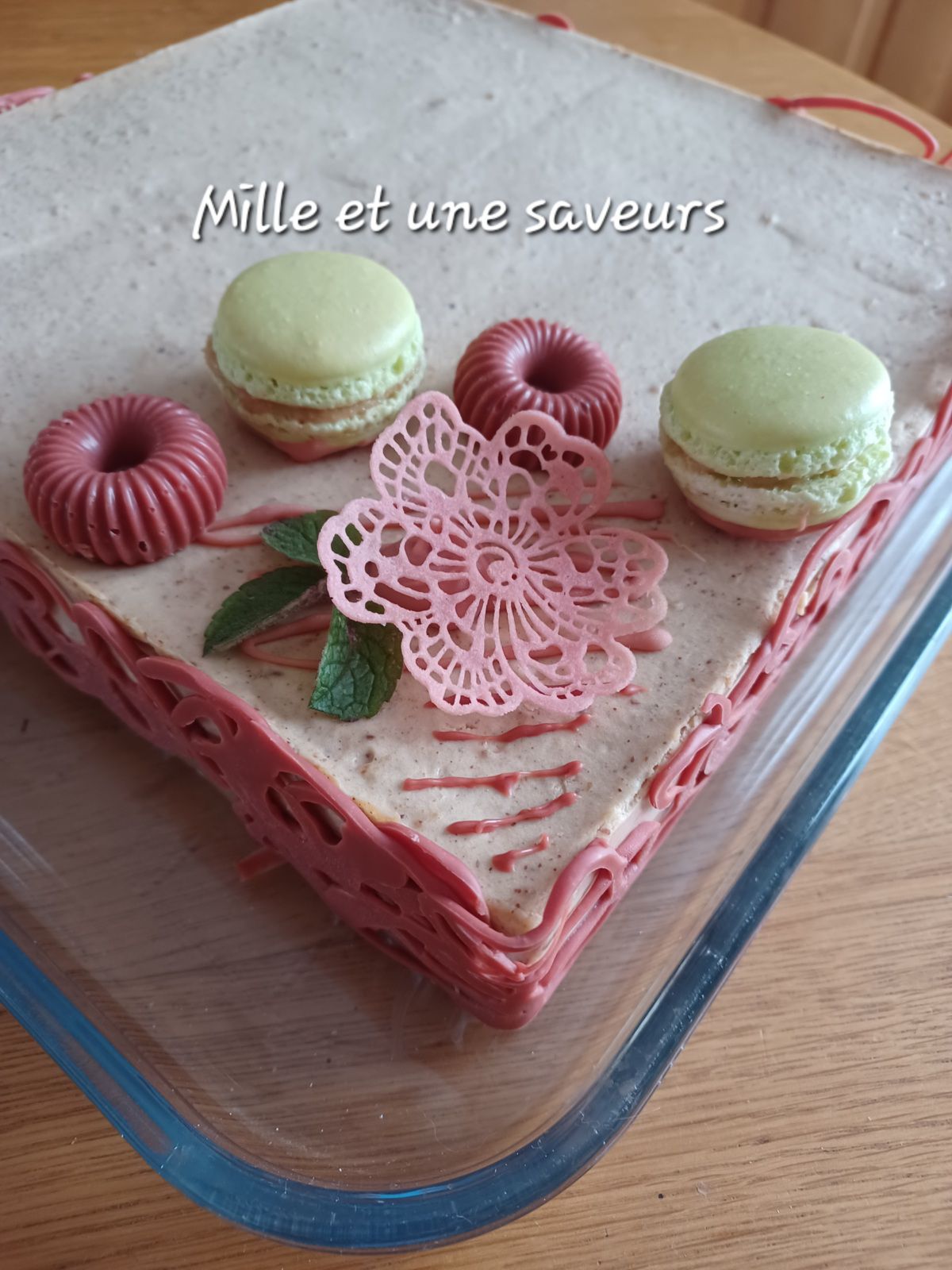 Entremet praliné, noisette et son croustillant