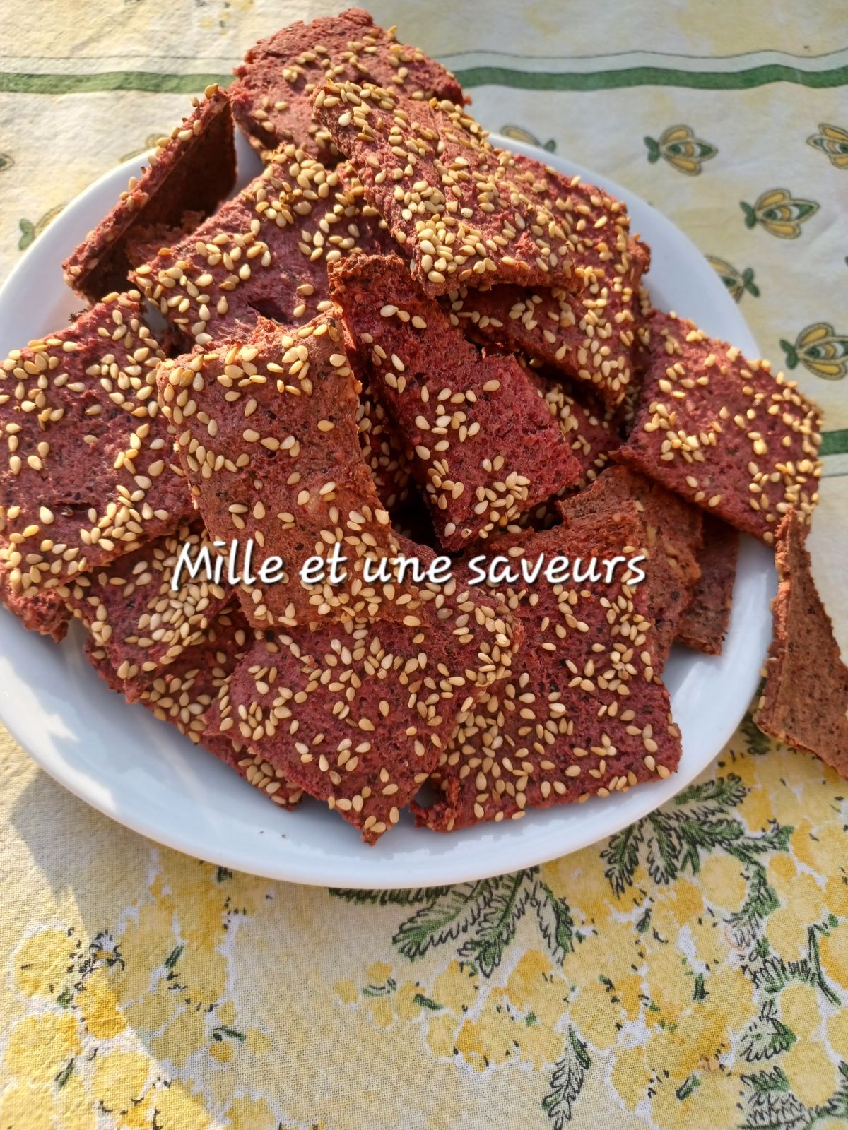 Crackers croustillants à la betterave et noix