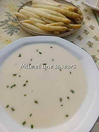 Velouté d'asperges blanches avec les queues et épluchures, recette anti gaspi