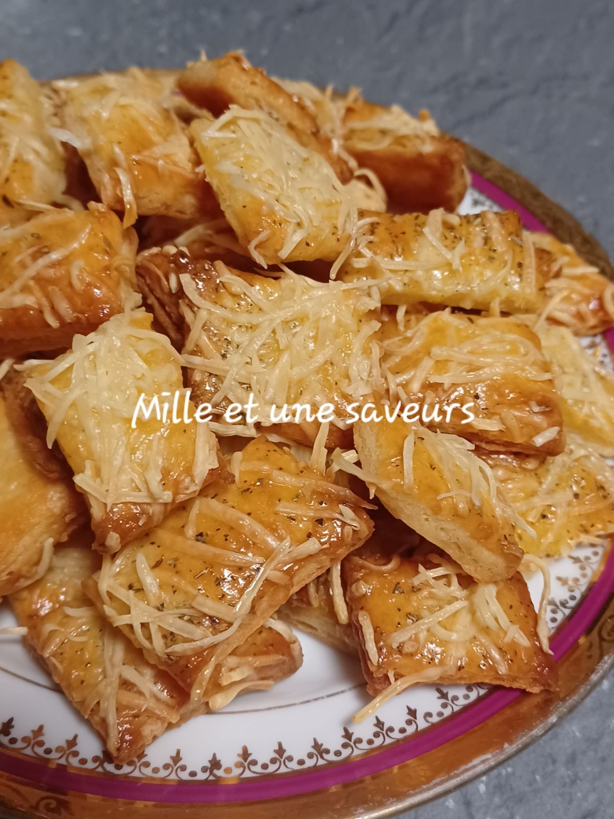 Crakers au parmesan et fromage râpé